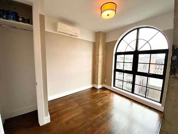 5th image of 187 Kent Ave #759