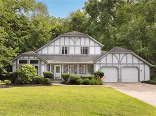 32471 Sourbrook Ln, North Ridgeville, OH 44039