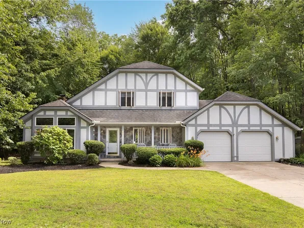 32471 Sourbrook Ln, North Ridgeville, OH 44039