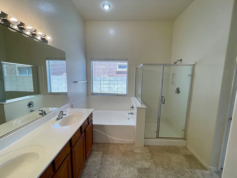 25853 W Elizabeth Ave — Photo 11