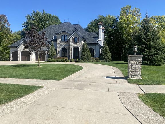 2nd image of 205 Woodhill Ct