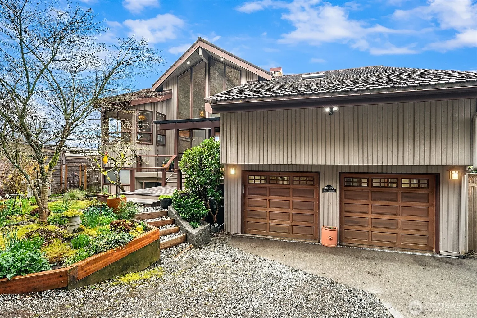 10885 Point Vashon Drive SW photo 1