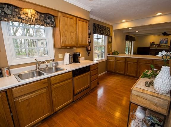 2nd image of 1850 Acorn Ln