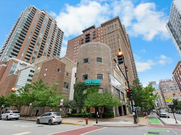 40 E 9th St APT 1205, Chicago, IL 60605