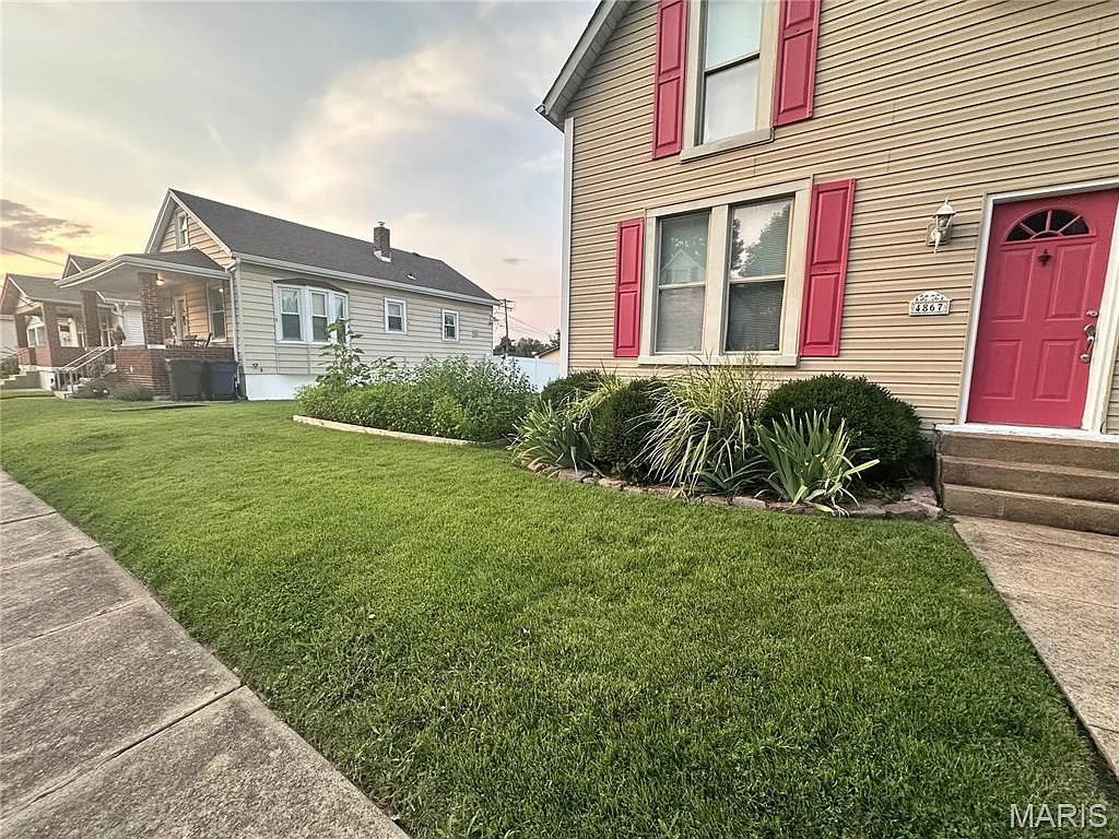 2 bed, 1.0 bath, 1152 sqft, $1,500 — Photo 2