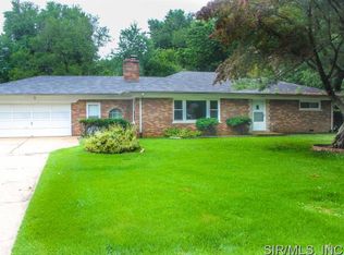 29 Narcissus Dr, Belleville, IL 62221