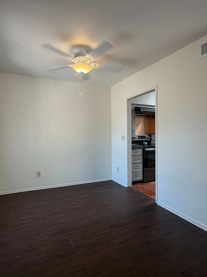 Stylishly Remodeled 2-Bedroom 2 Bath Townhome in Pueblo Villas — Photo 3