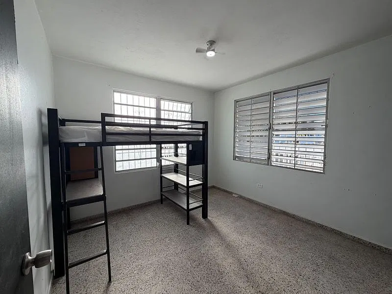 2 bed, 1.0 bath, 4518 sqft, $800 — Photo 3