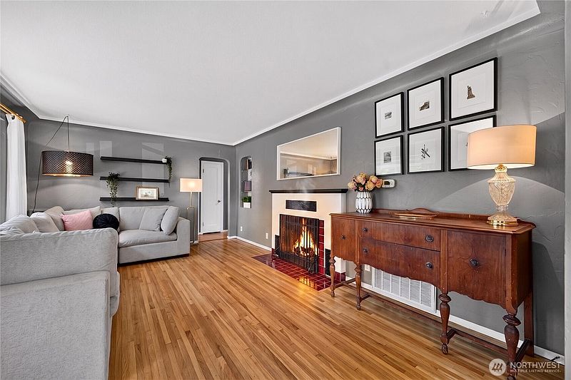 3rd image of 607 14th Street SW