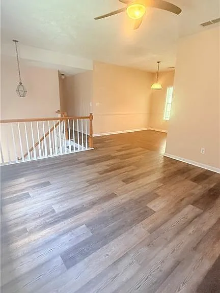 1475 Brookdale Dr — Photo 3