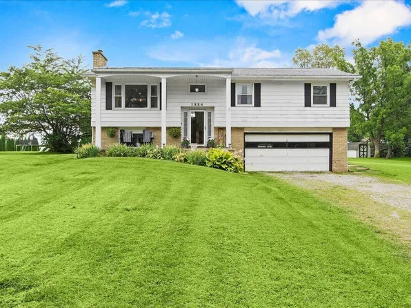 1886 Charyl St, Bellefontaine, OH 43311