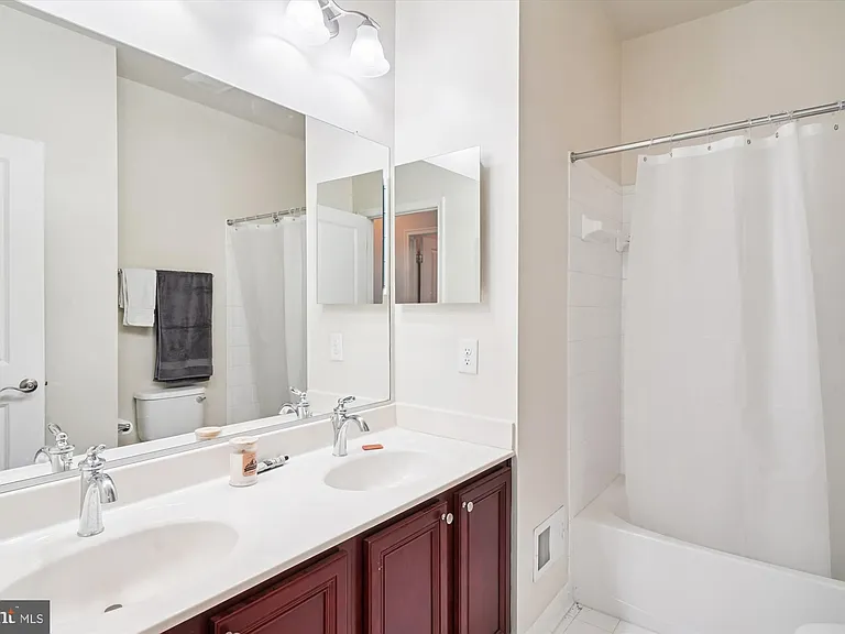 6947 Country Club Ter — Photo 32