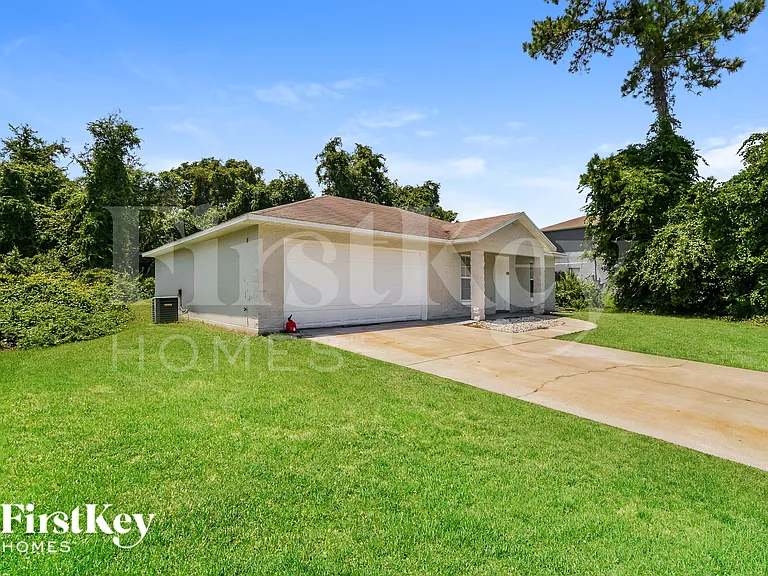 2657 Bentley Dr — Photo 2
