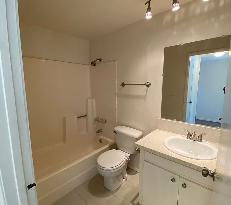 1st image of 628 S Bancroft St APT 7