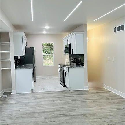 4th image of 1325 Haskell Ave
