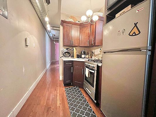 3rd image of 864 Hart St APT 2R