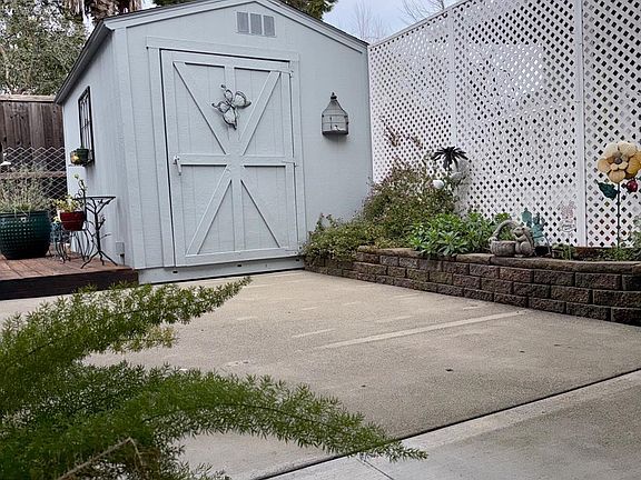 5th image of 44 Magnolia Drive