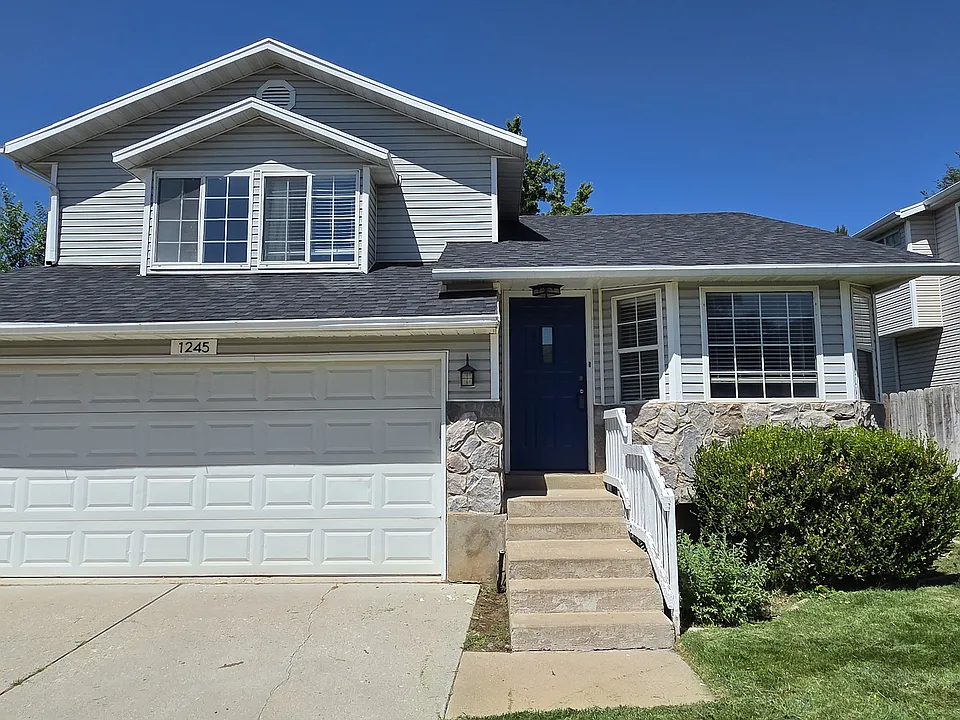 1245 E 3125 N