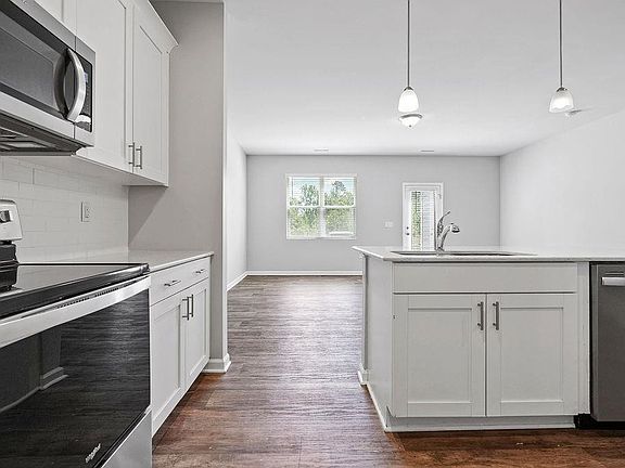 4th image of 171 Liam St