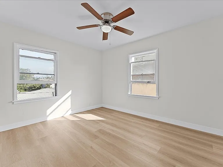 1922 Locust Ave #8 — Photo 7