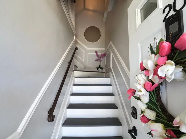 20 Pointe Cir S, Coram, NY 11727