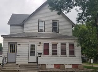 802 N 5th St, Grand Forks, ND 58203