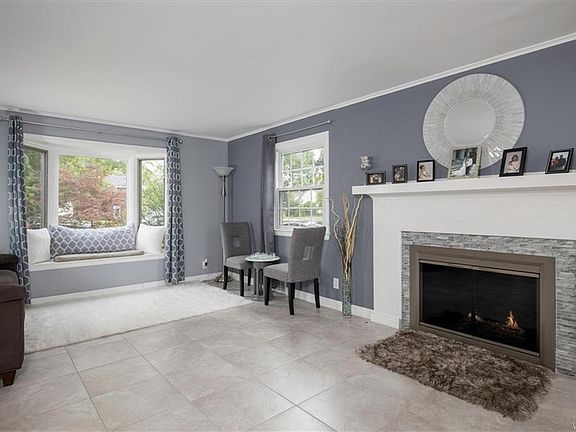 3rd image of 175 Roycroft Blvd