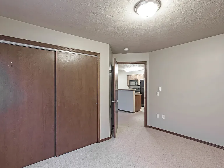Auburn Manor Apartments — Photo 20