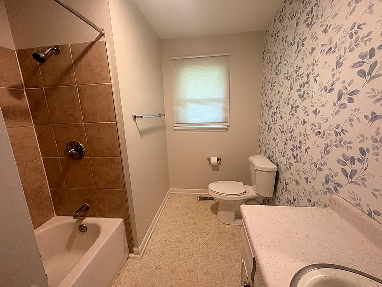 Stowe Dr — Photo 8
