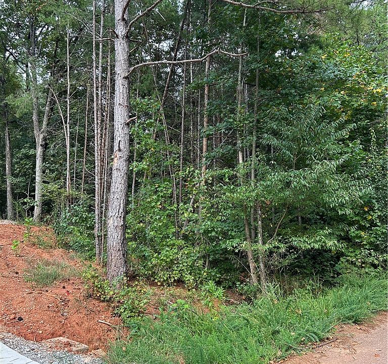 2nd image of 405 Sunshine Dr