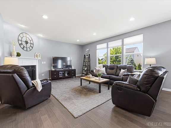 4th image of 708 Rochester Ln