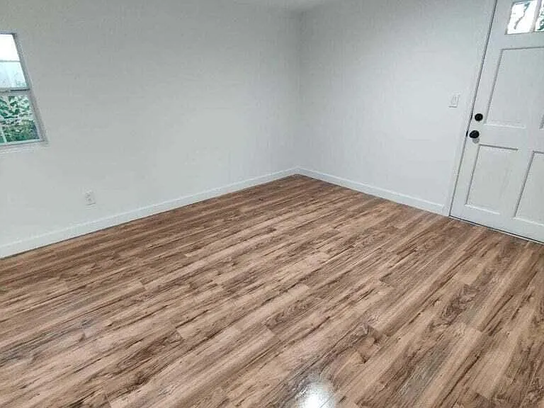 1006 E 2nd Ct — Photo 3
