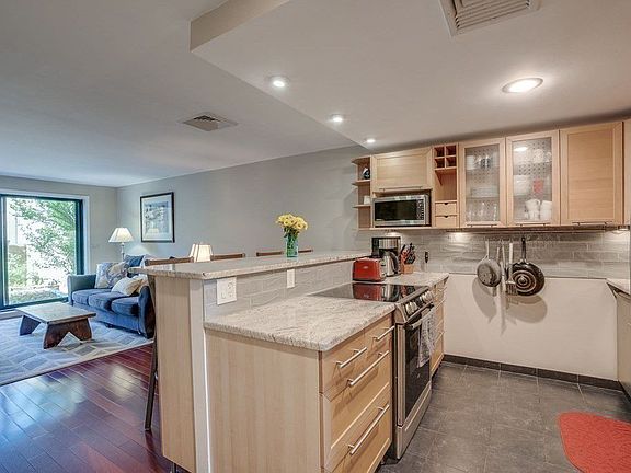 2nd image of 321 Harvard St APT 210
