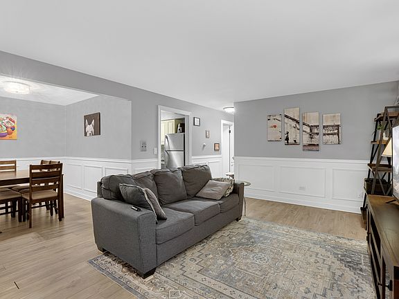 5th image of 301 Chicago Ave APT 1NW