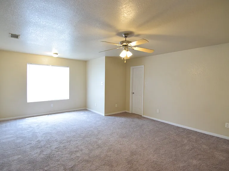 2107 Miller St — Photo 11
