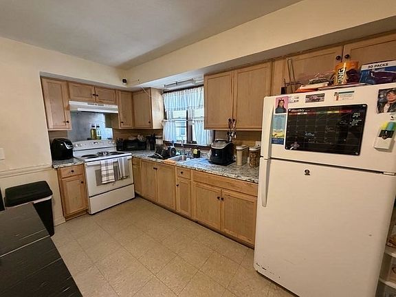 4th image of 48 Acushnet Ave