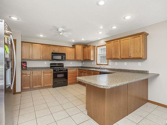 3rd image of 57405 Emerald Chase Ln