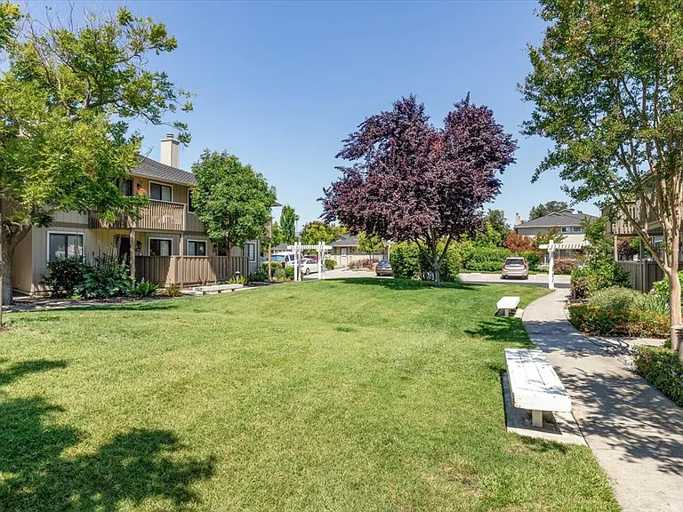 18948 Sara Park Cir — Photo 18