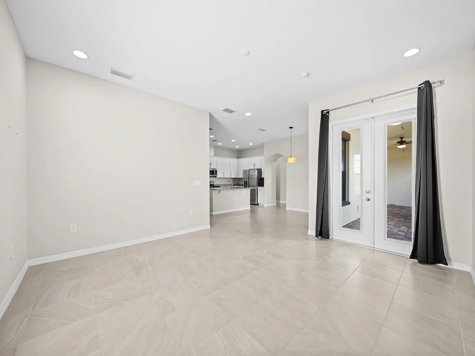 4 bed, 3.5 bath, 2517 sqft, $3,800 — Photo 2