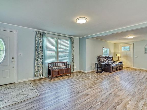 5th image of 44 Greenridge Cres