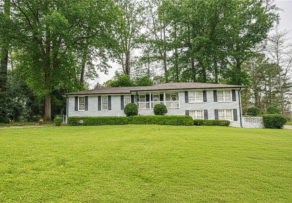 2418 Brookdale Dr NE