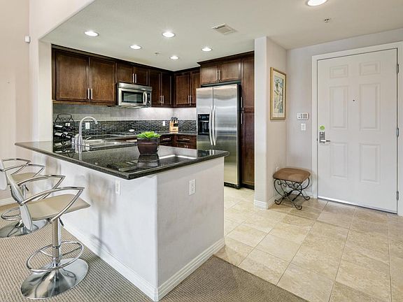2nd image of 931 E Walnut St Unit 627