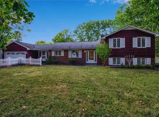 9324 Hunting Valley Rd N, Clarence, NY 14031
