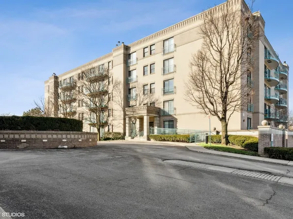 4757 Howard St APT 503, Skokie, IL 60076