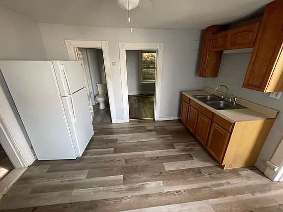 2nd image of 98 Columbia St #1
