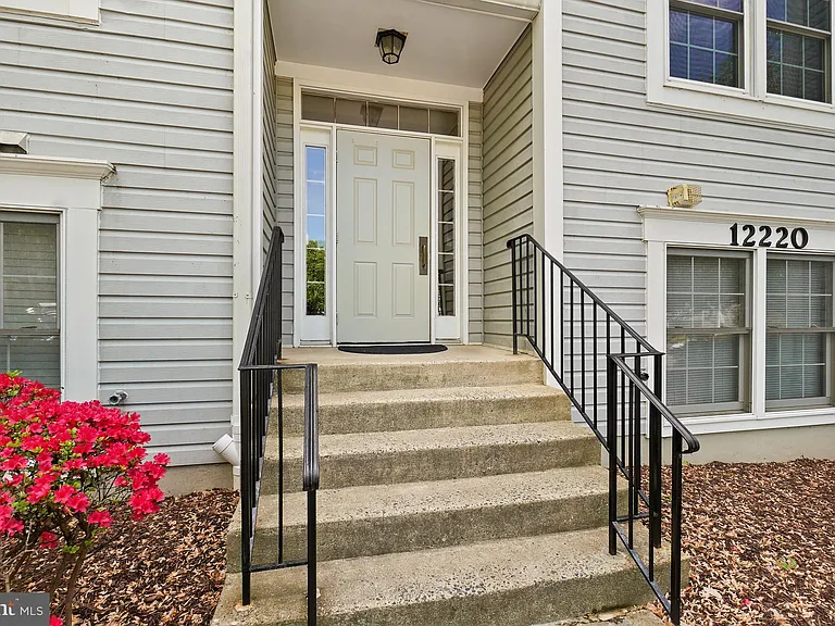 12220 Eagles Nest Ct #L — Photo 2
