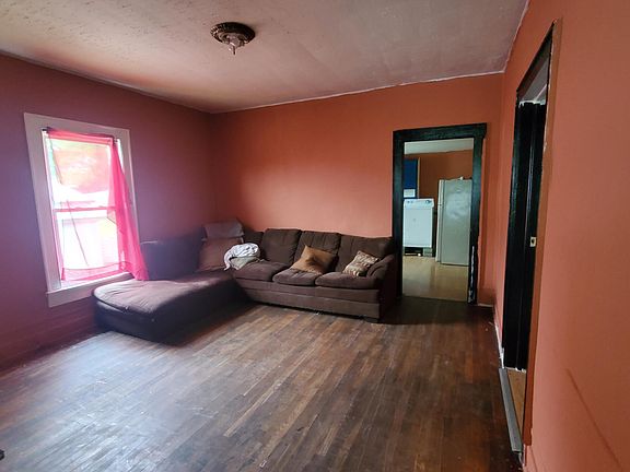 2nd image of 2831 Nichols Ave