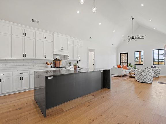 5th image of 122 Baurenhof Ct