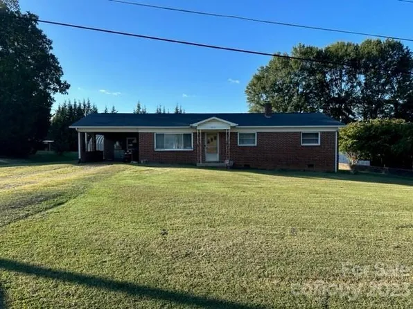 3016 10th Ave SW, Hickory, NC 28602