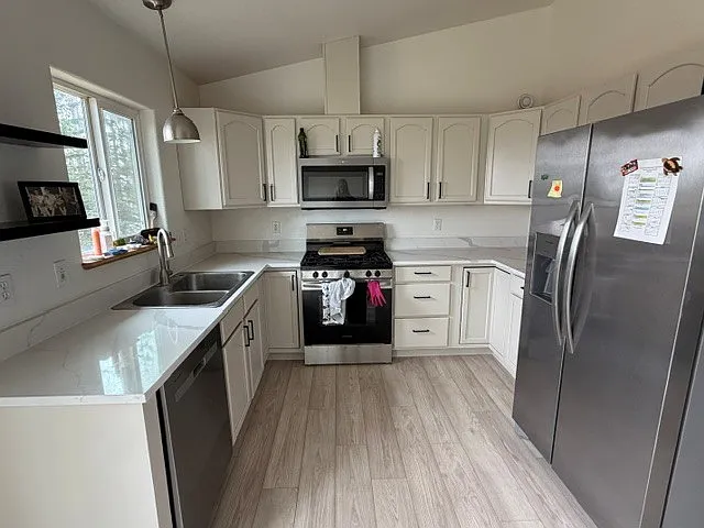 Remodeled kitchen w quartz countertops.